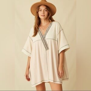 POL Bohemian Embroidered Oversized Tunic Top Small V-Neck Cream Beige Festival